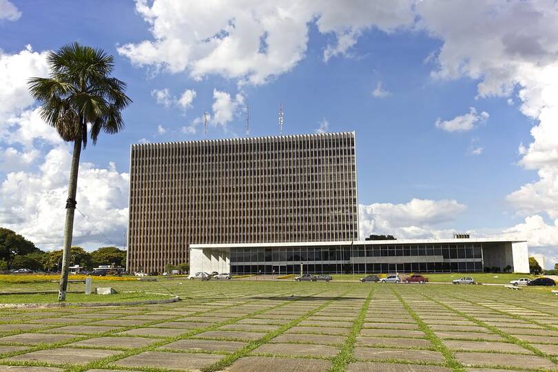 ADB Sindical articula com GDF alternativas para cônjuges de diplomatas em missões no exterior