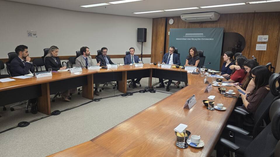 ADB participa de reunião sobre novo Código de Ética do MRE
