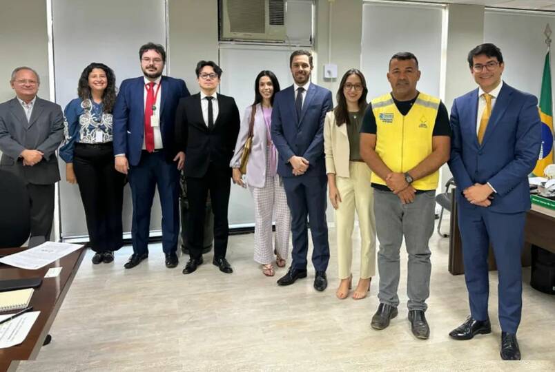 Reunião com secretário de Economia do DF discute licença para cônjuges de servidores em missão internacional